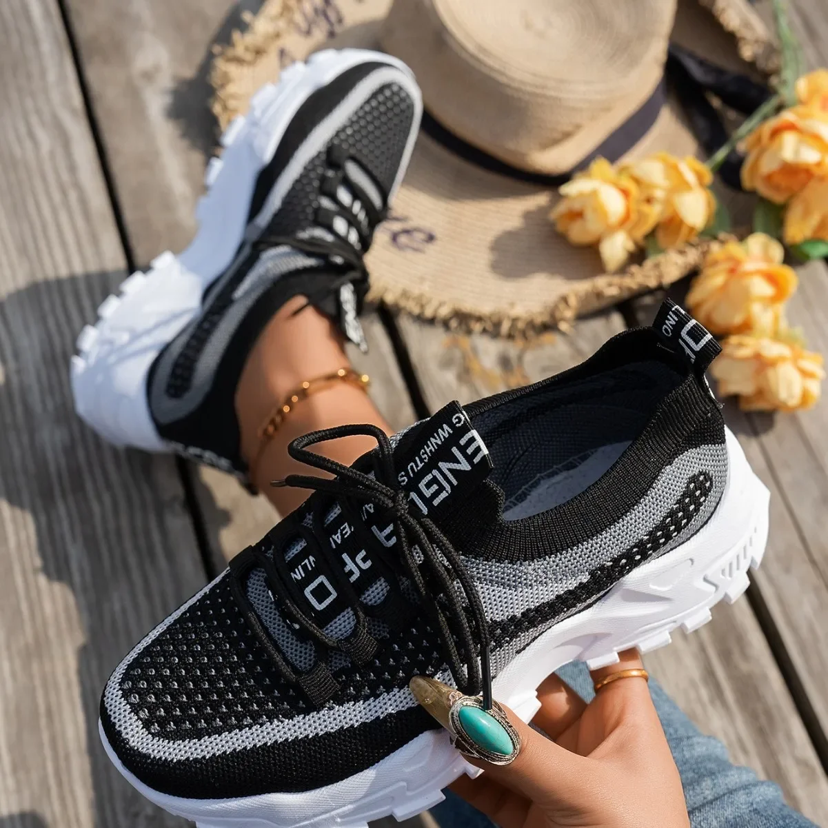 Women's Slip-On Breathable Fly Knit Mesh Shoes Thin Summer Casual Sneakers Low Heel Rubber Outsole Comfortable All Seasons - Imagem 2