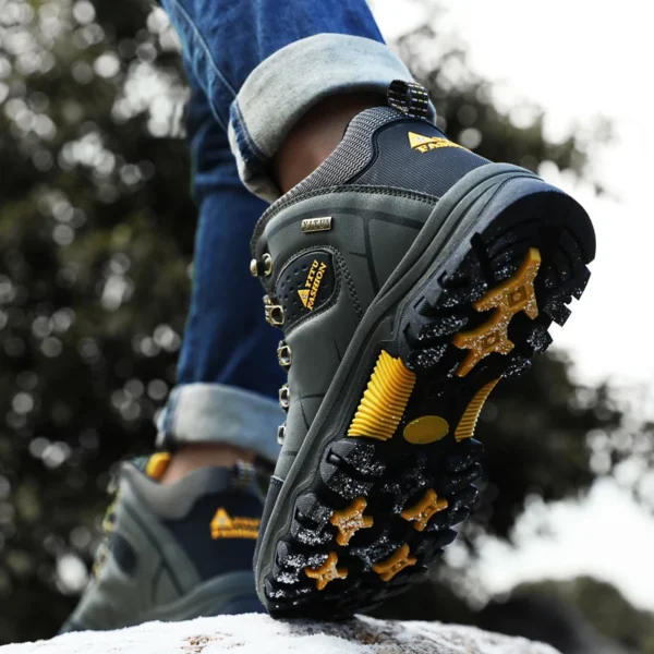 Men's Sneakers Mountaineering Boots Waterproof Leather Hiking Boots Warm Winter shoes for men Snow Boots Outdoor trekking shoes