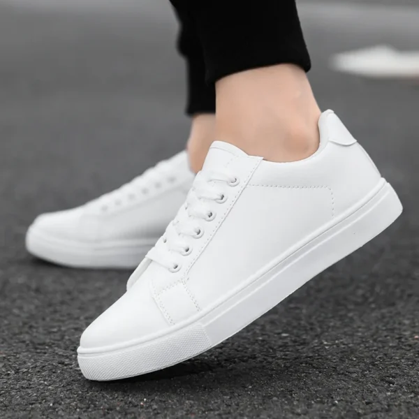 Men's Business Casual Shoes Soft Moccasin Shoes Comfortable Casual Shoes for Men Solid Black White Men Sneakers 2025 New